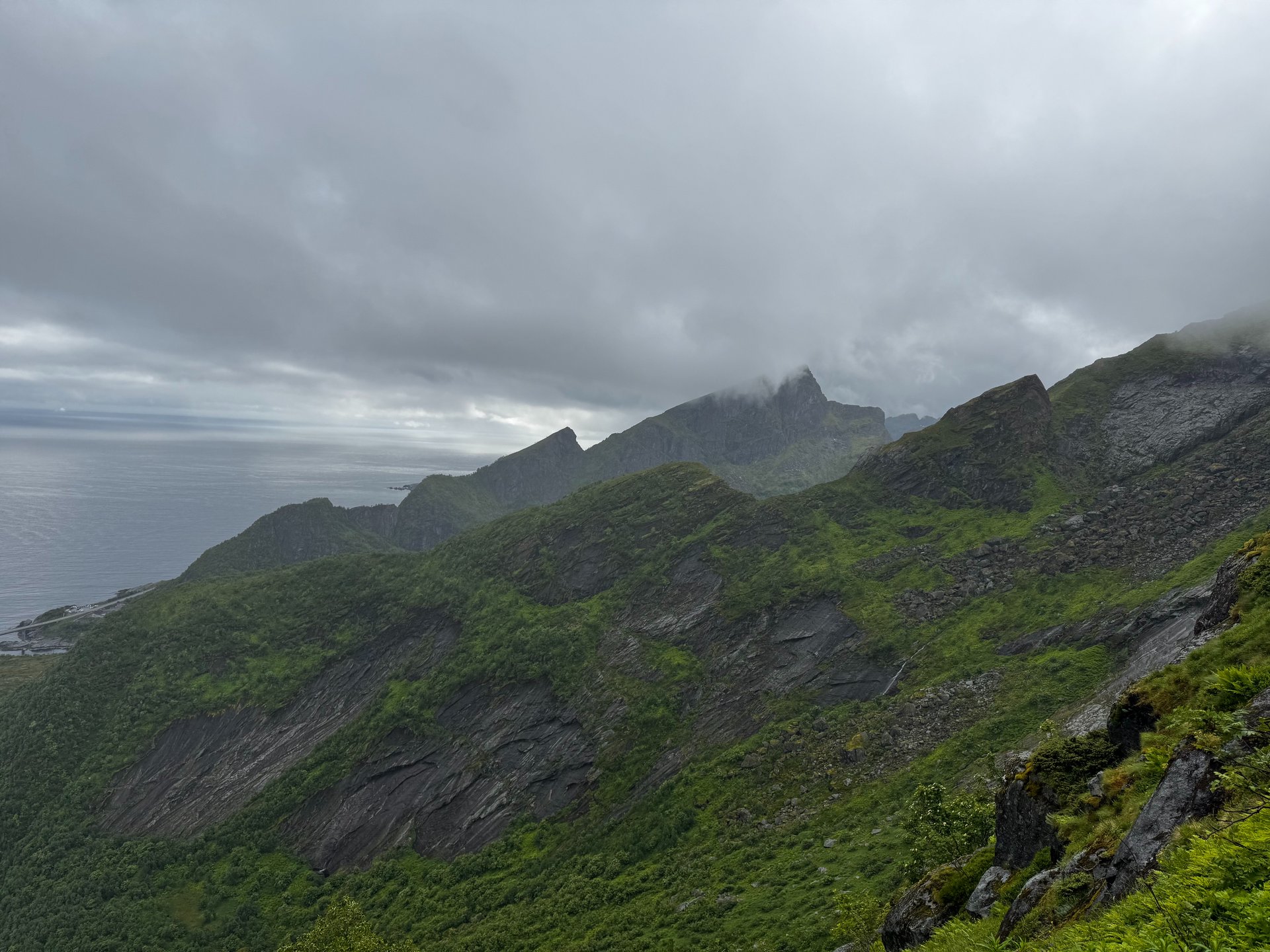 Cloud view across from Reinebringen peak